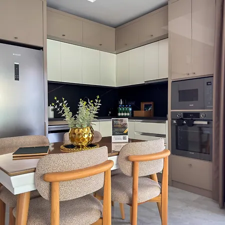Qoople Ocean B55 - Spacious 2-bedroom *